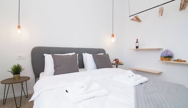 Rijeka Centre Theatre View - Stylish Apartment