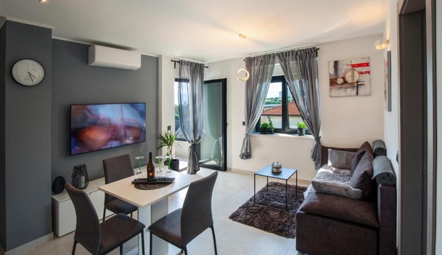 Rijeka Relax Apartment with parking