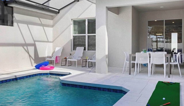 Riley's Roost | Fab Villa w Luxe Suites, Safari BR, Grand LR - Near Top Shopping