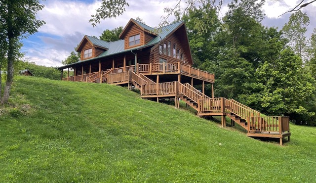 Rim Shoals River Cabin - private boat dock, walk-in fishing access sleeps 14