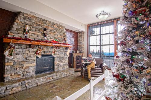 Rimfire 421 Cozy Studio just steps from the village Slope Side