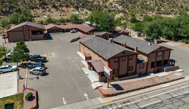 Rimrock Hotel