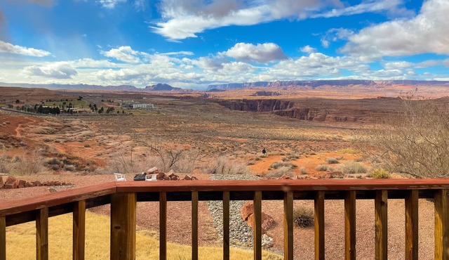 Rimview Lake Powell Home-Stunning views and a spacious family friendly home!