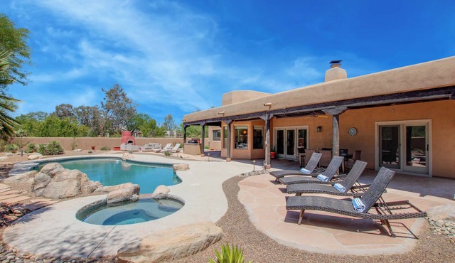 Rincon Shadows: Southwest Retreat with 4 Bedrooms, Private Yard & Pool in Tucson