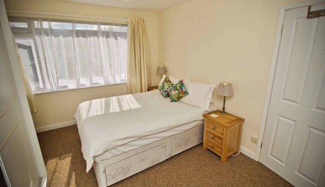 Ringswell Gardens Room 2 Kingsize