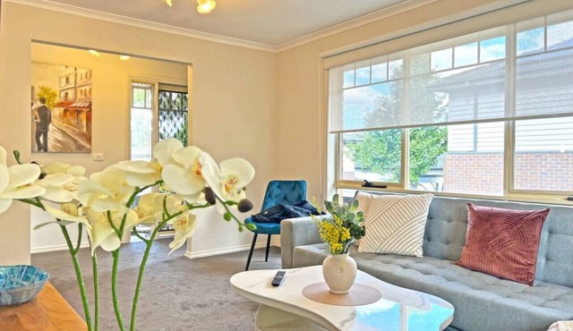 Ringwood Exquisite 2BR Staycation WiFi 66 U1 metres from Eastland