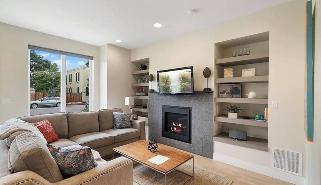 RiNo/Five Points home with a roof deck! 3br 5ba