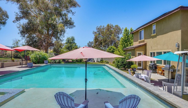 Rio Bravo Country Club Home in Bakersfield w/Pool