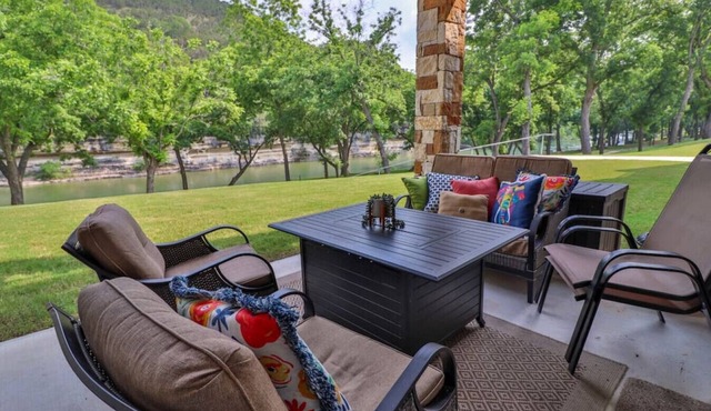 Rio Heaven 107 · Condo on the Guadalupe River - Winter Texans Welcome