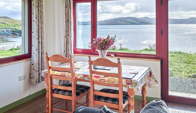 Riof Bay - One Bedroom House, Sleeps 2