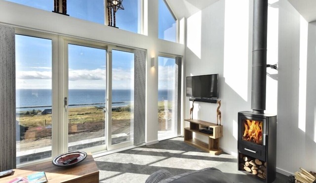 RIONNAG LODGE, family friendly, luxury holiday cottage in Gairloch