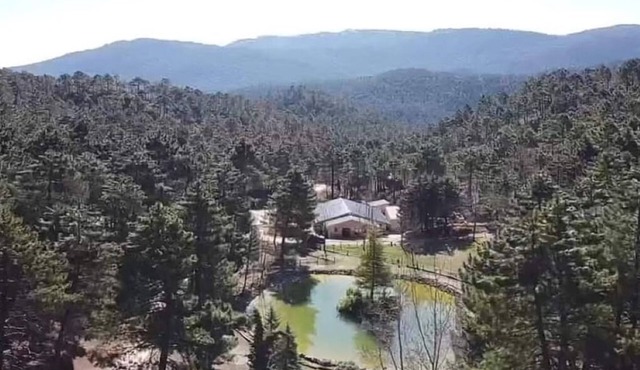 Riopar House in the Natural Park. Luxury 3 beds, 3 baths . Close to waterfall