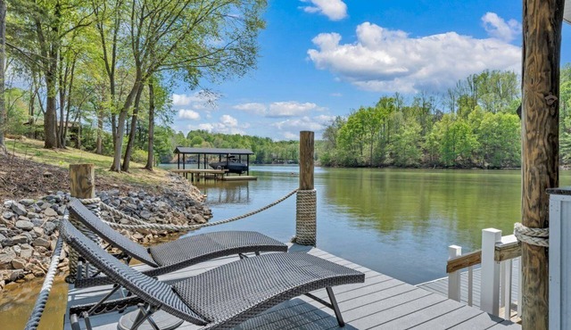 Ripple in Still Water - 5 bedroom with private dock!
