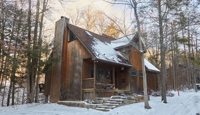 Rippling Waters is a Gorgeous cabin close to Timberline mountain slopes!