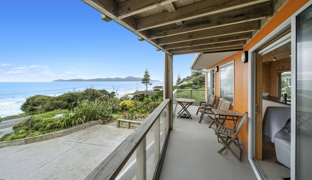 Rippling Waves Lookout - Raumati South Home