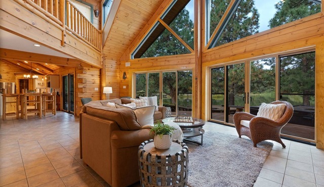 Risa Lodge | Private Lake, Hot Tub, Chef’s Kitchen, 9 Acres