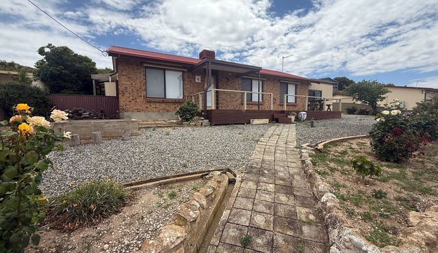 Rise and Tide Beach House - Esplanade! Sea Views! Off Peak special available!