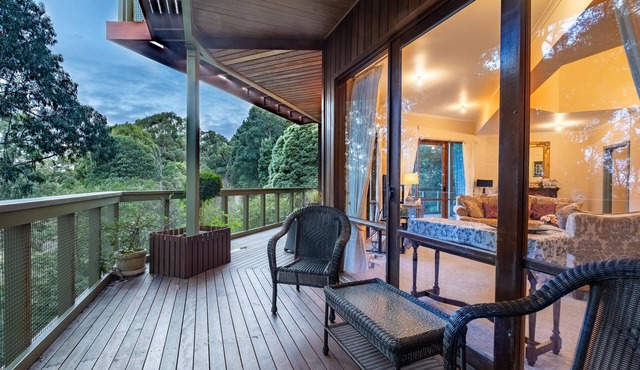 Risehill HousenHouse among tree tops, tranquil and cosy feel. Magnificent views.