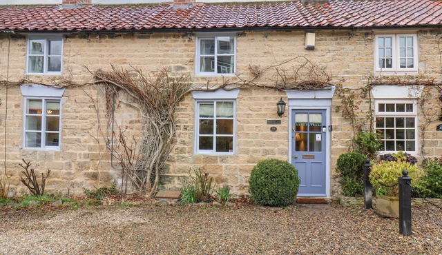 RISEHOLME, pet friendly, character holiday cottage in Ebberston
