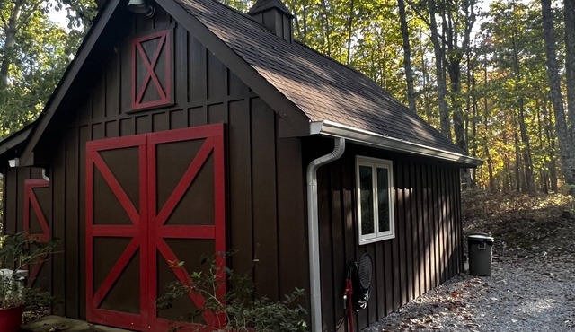 Rising Fawn Barn Guesthouse in the Woods on Lookout Mountain GA.