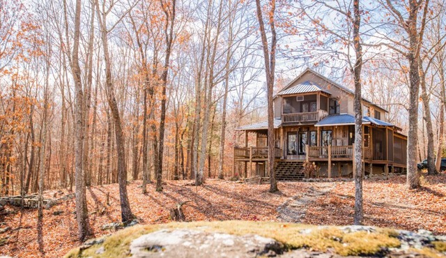 Rising Sun Retreat, 15 Acres on a Bluff - Sleeps 14+