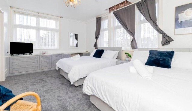 Rising Sun Room 2 | Two Double Beds + En-suite