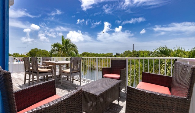 Rising Sun: Unique, Round Canal Home on Big Pine Key, Offering Dock & Dog-Friendly Accommodations!