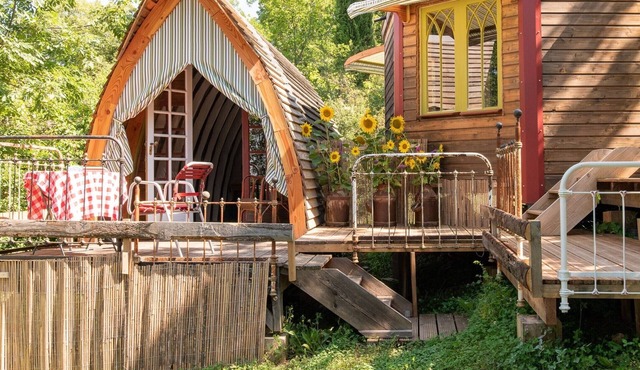 RITA'S TRAILERS. In the countryside near the village. Swimming pool. Pets welcome!