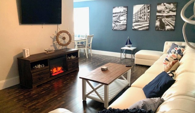 Ritchie’s Oshkosh Chalets: Brookview Penthhouse