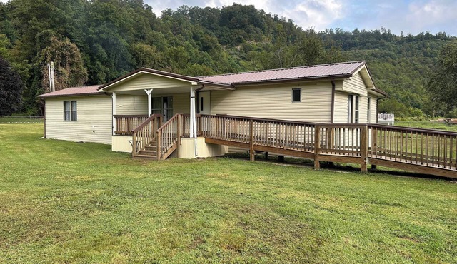Ritter Lumber Yard. 4BR mobile home in Cornettsville, KY