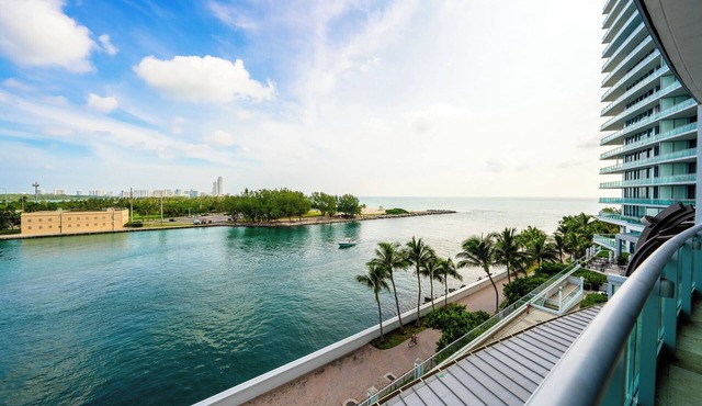 Ritz Carlton Hotel at Bal Harbour FL, 1147ft2!