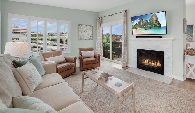 RITZ LUXURY CONDO, GATED, WALK TO BEACH