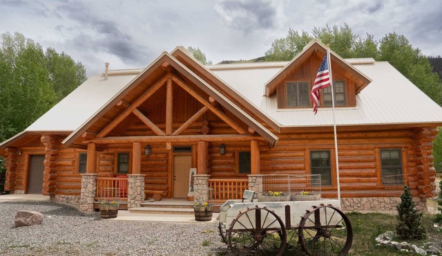 Ritz on the River - Gorgeous Log Cabin in the Heart of Town and Along the Lake Fork of the Gunnison