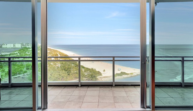 RITZY OCEANFRONT SUITE Bal Harbour