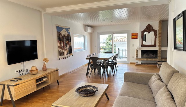Riu Segre - Four Bedroom Villa, Sleeps 8