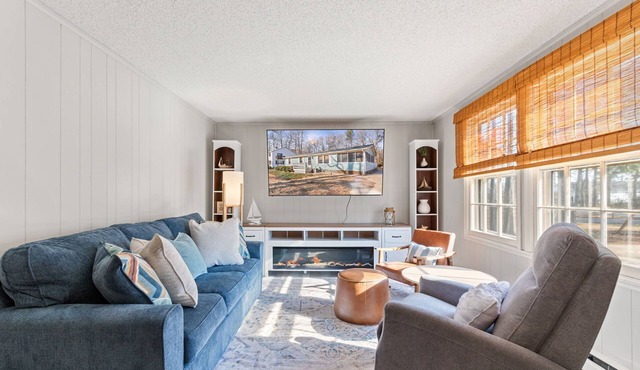 Riva House, 2-Min Walk to Beach, Screened Porch + Fire Pit
