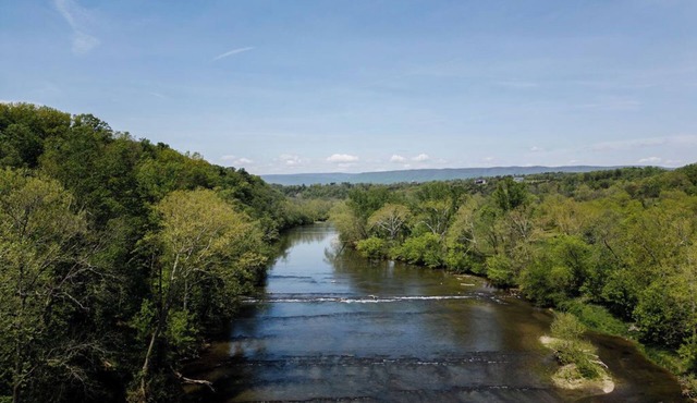 Rivah Retreat -River Front- Fishing -Hot tub