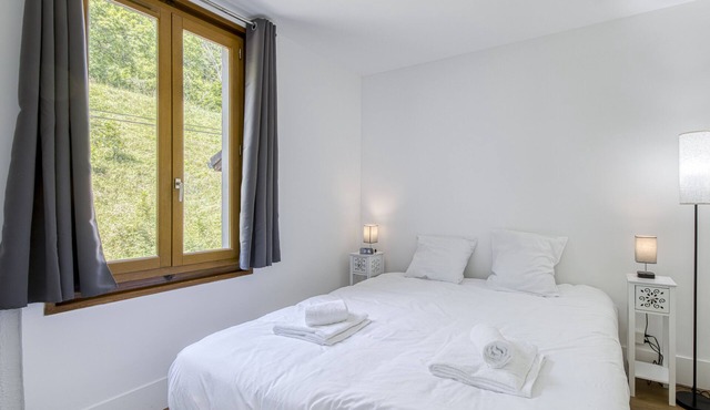 Rive Bleu: Charming T2 with Shared Beach