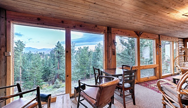 Rivendell Log Cabin - walk into RMNP! Continental Divide Views! Large Hot Tub!