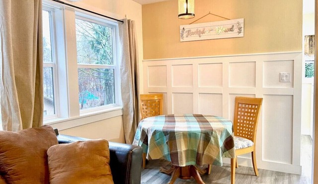 River Access! King bed, deck & view - 2 bedroom.