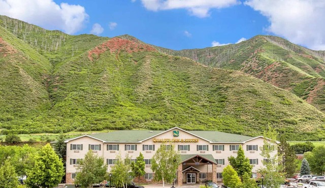 River and Mountain Views + Free Breakfast & Pool