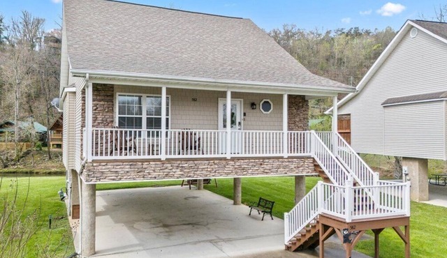 River Bear-Riverfront in Pigeon Forge