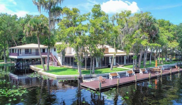 River Bend Lodge Bring your boat, Fish off dock