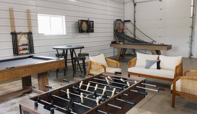 River Bluff Retreat-Hot tub & game room