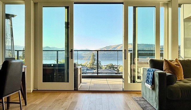 River Breeze - Modern luxury townhome, right in downtown w/panoramic river view.