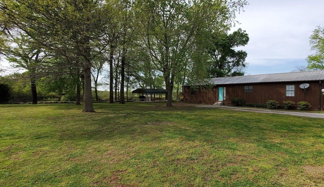 River Bridge Bungalow - Located directly on the Current River in Arkansas