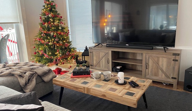 Riverwood Cottage - Your Cozy Riverside Escape w/SPA, Pool Table & Dock Access