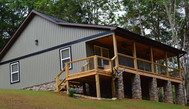RIVER CABIN - FISHING. KAYAKING. FIRE PIT. OUTDOOR SHOWER