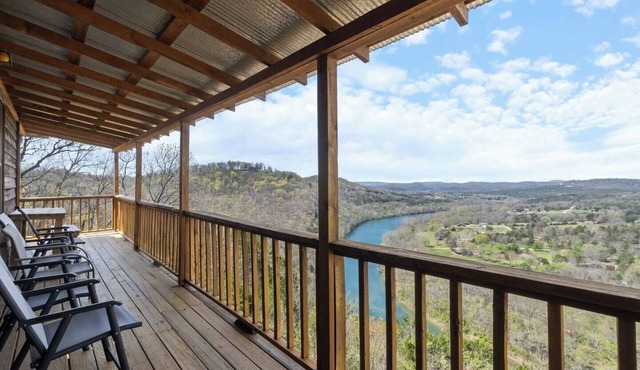 River Cabin, Hot Tub, Sleeps 6!