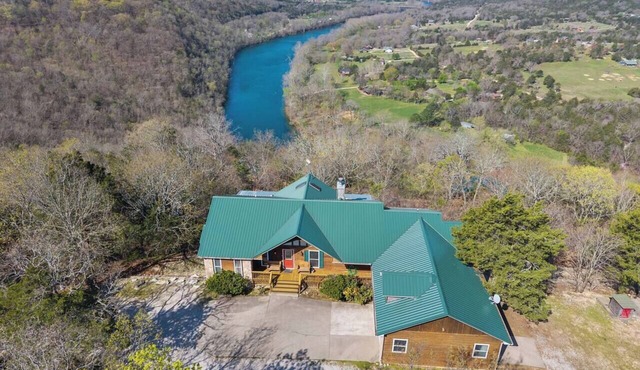 River Cabin, Hot Tub, Sleeps 10!